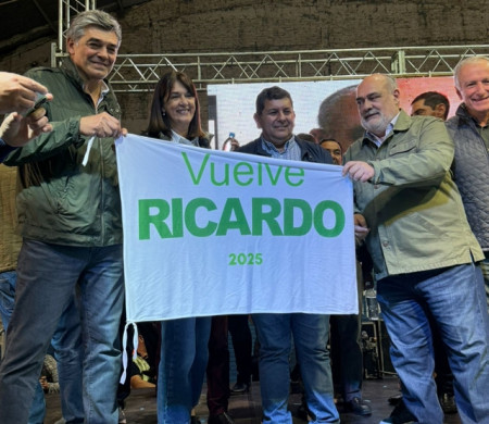 Norberto Villordo Intendente presenta candidatos en la alianza peronistas y radicales de Santa Lucía.  